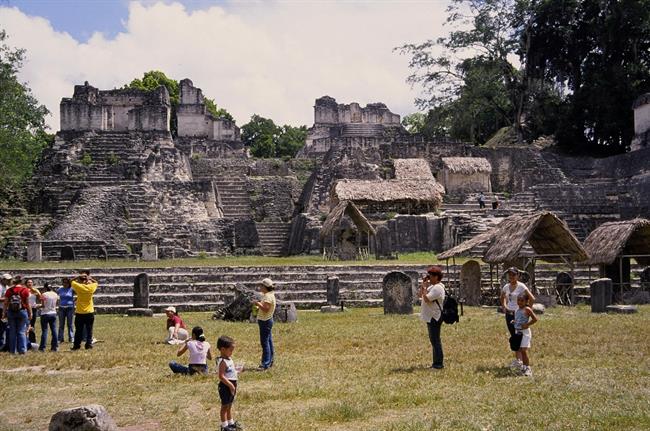 Majevsko središče Tikal. (foto: Olga Paušič)