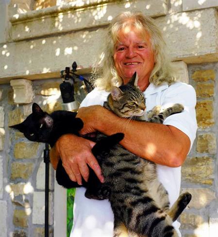 Slavko pravi, da sta Paint it Black in Voodoo Tiger,najbolj znana mačka na svetu. (foto: osebni arhiv)