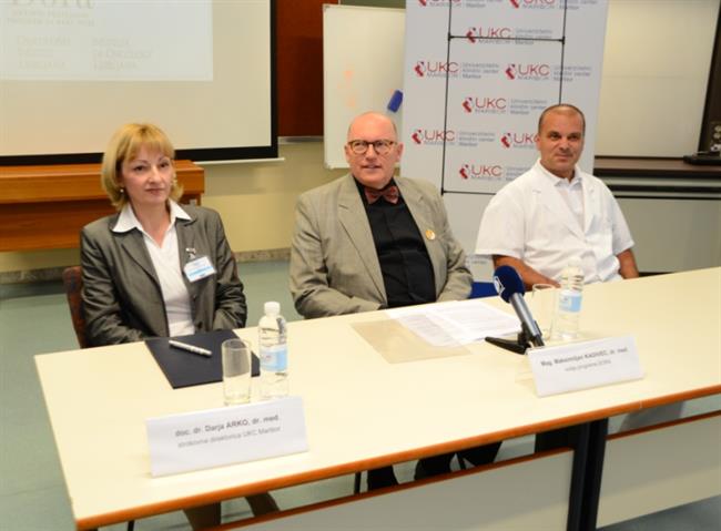 Od leve proti desni: doc. dr. Darja Arko, mag. Maksimiljan Kadivec in radiolog Tomaž Frangež. (foto: UKC Maribor)