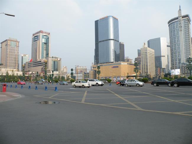 Center Sečuana je 11-milijonski Čengdu,  živahno in hrupno mesto, ki nikoli ne počiva. (foto: A.P.)