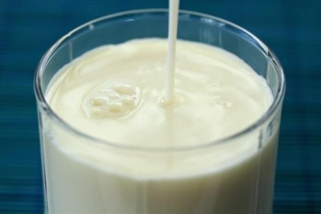Kefir pripravite iz domačega kravjega mleka. (foto: www.123rf.com)
