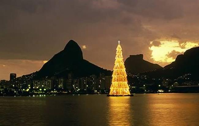 Največje božično drevo iz Ria de Janeira. (foto: www.oddee.com)