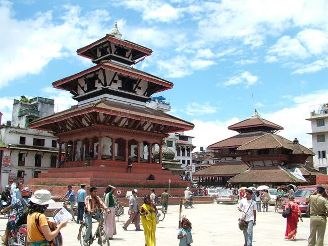 Katmandujski durbar, srednjeveško mestno jedro s templji in pagodami – pod zaščito Unesca. (foto: A.P.)
