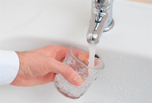 Pijte vodo, ki je redno pregledana. (foto: www.sxc.hu)