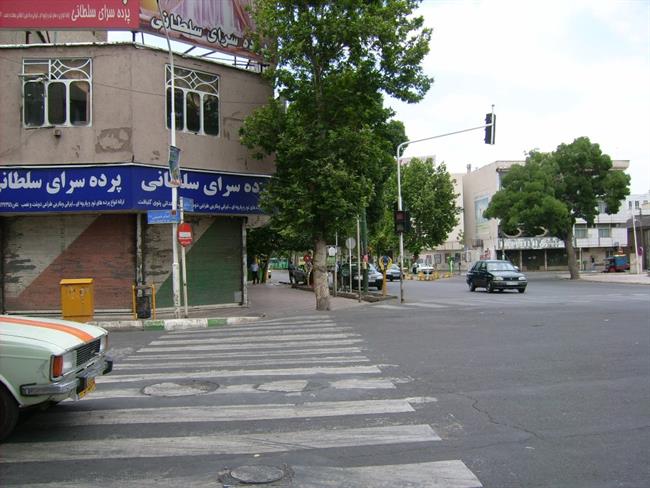 Ulica v Qazvinu – danes mirno mestece, sicer sedež province Qazvin.