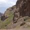 Edini dohod na vrh Alamuta (2100 m), v skalo vklesane strme stopnice.