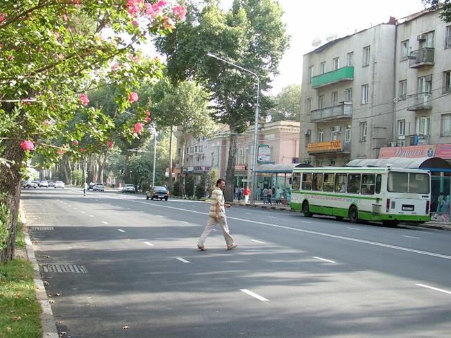 Na ulici Rudaki, glavni ulici  Dušanbeja. (foto: O.P.)
