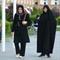 Starejše Iranke se oblačijo v črn čador, mlajše so že bolj »moderne«