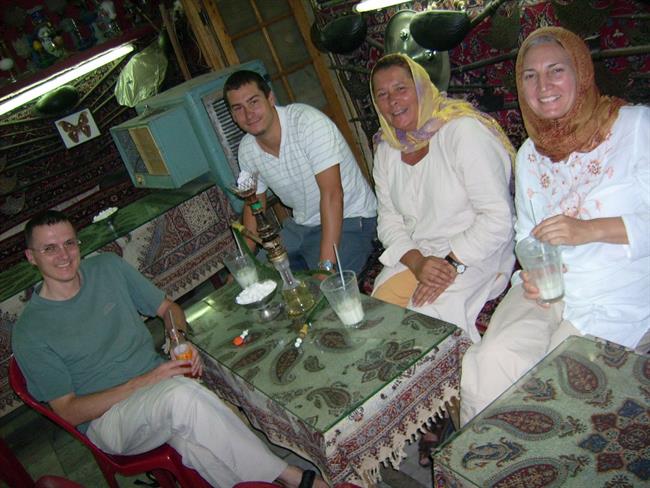 V čajnici Azadegan na Imamovem trgu