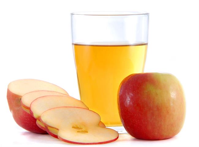 Pripravite zdravilni napitek iz jabolka in cimeta. (foto: freeimages.com)