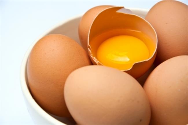 Jajce vsebuje veliko kalcija. (foto: FreeDigitalPhotos.net)