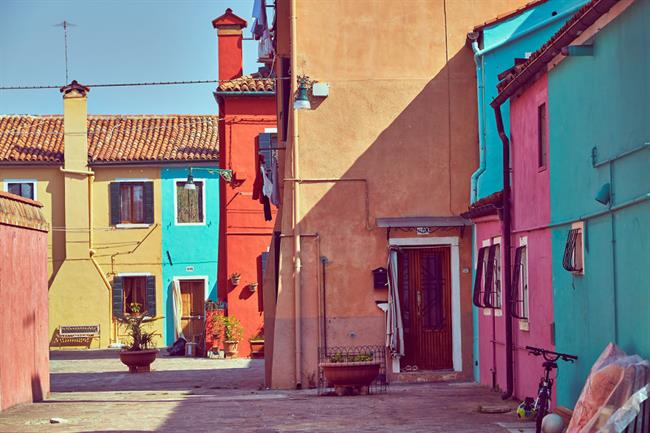 Burano, najbolj barvito mestece na svetu. (foto: Kamil Tamiola)