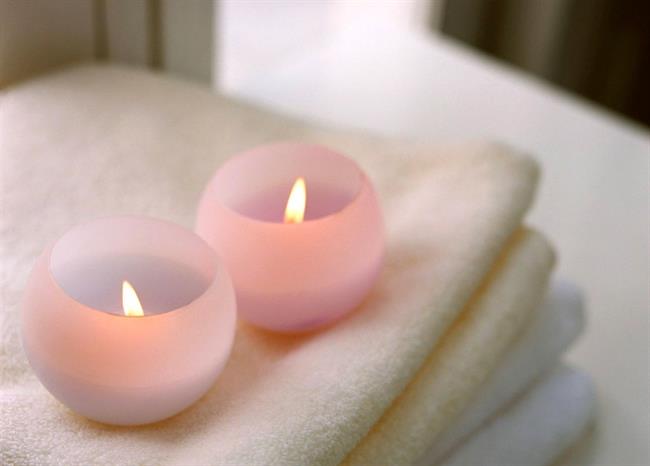 Dišeče svečke so lahko zelo zdravju škodljive. (foto: freeimages.com)