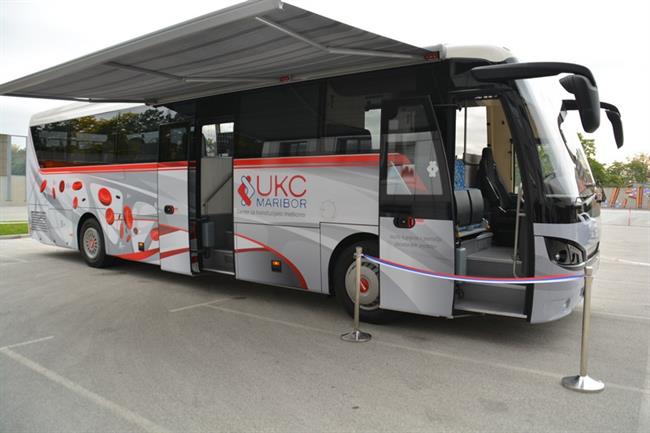 Avtobus za odvzem krvi. (foto: UKC Maribor)