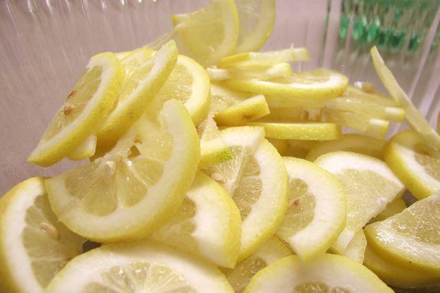 Pripravek iz limone, grenivke in peteršilja pomaga pri hujšanju. (foto: freeimages.com)