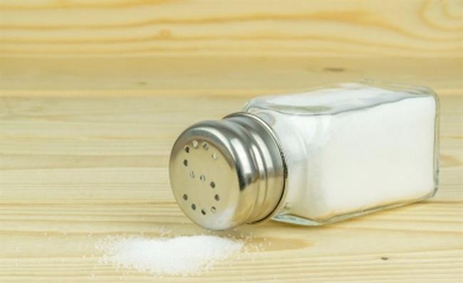 Prekomeren vnos soli lahko poviša krvni tlak. (foto: FreeDigitalPhotos.net)