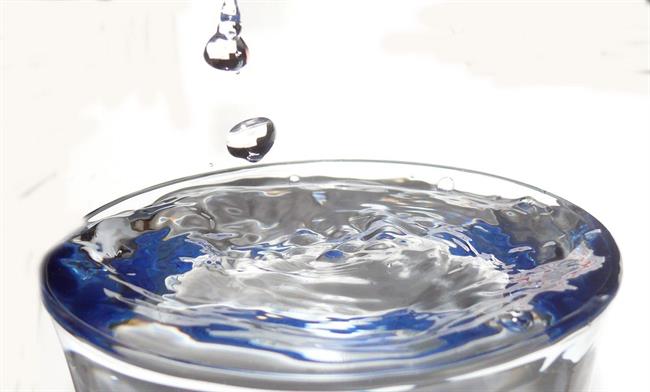 Voda s poprom in kurkumo je zelo zdravilna. (foto: freeimages.com)