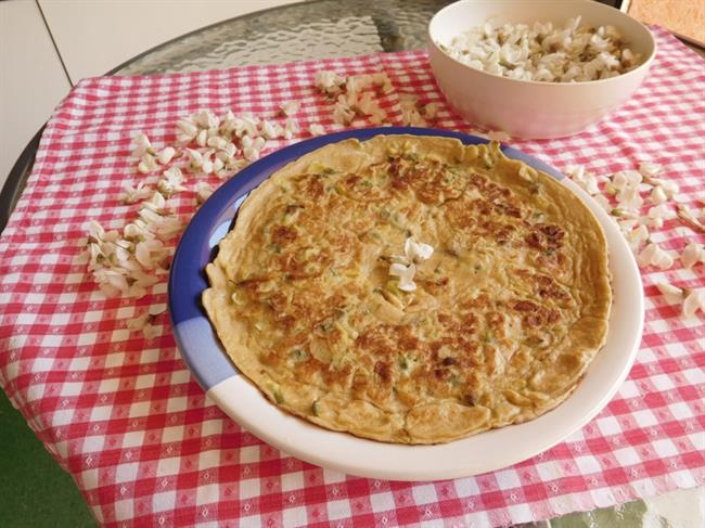 Slastna akacijeva omleta (foto: OblizniPrste.si)