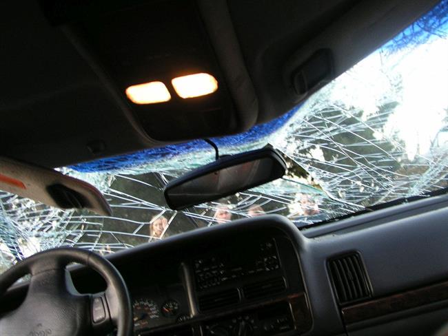 Leto 2015 so slovenske ceste zaznamovale prometne nesreče, ki so terjale več smrtnih žrtev. (foto: freeimages.com)