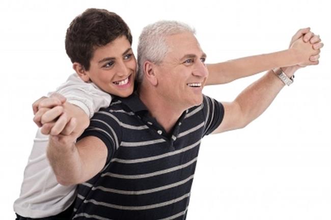 Stari starši bi morali biti prvi v vrsti za posvojitev svojih vnukov. (foto: FreeDigitalPhotos.net)