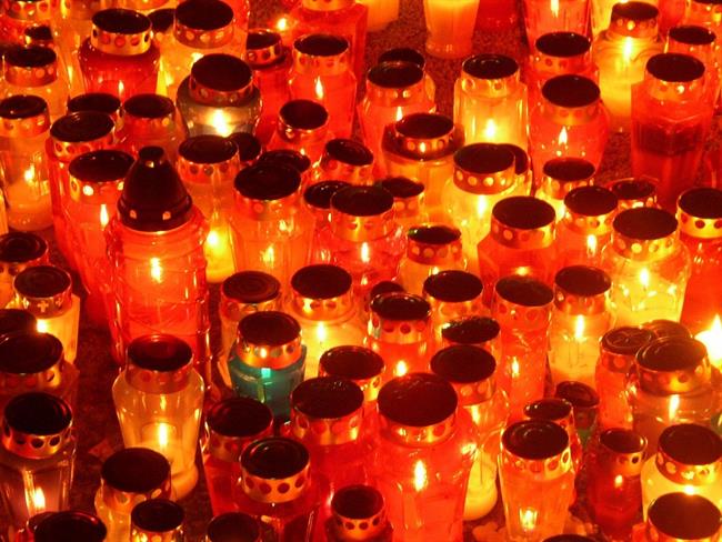 V teh dneh je povečana prodaja sveč. (foto: freeimages.com)