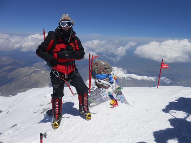 Poziranje ob osvojitvi vrha Elbrus 5642m