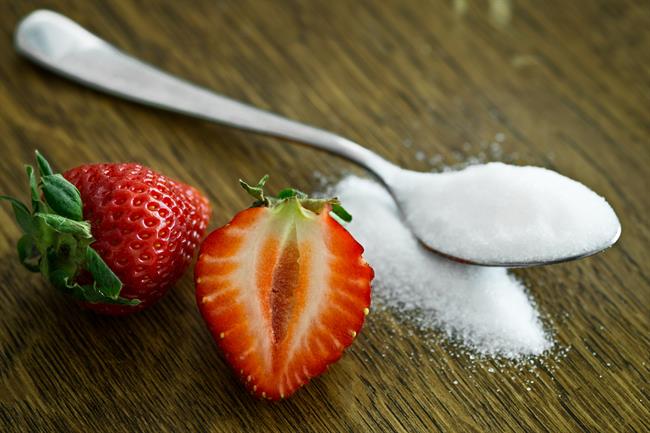 Sladkor, ki je živilom dodan, je lahko poimenovan z različnimi imeni. (foto: pexels.com)
