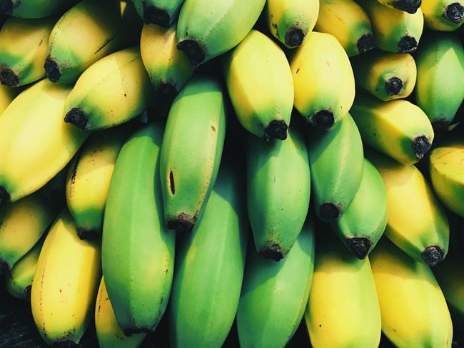 Zelene banane so velika pomoč pri hujšanju, saj topijo maščobo. (foto: pexels.com)