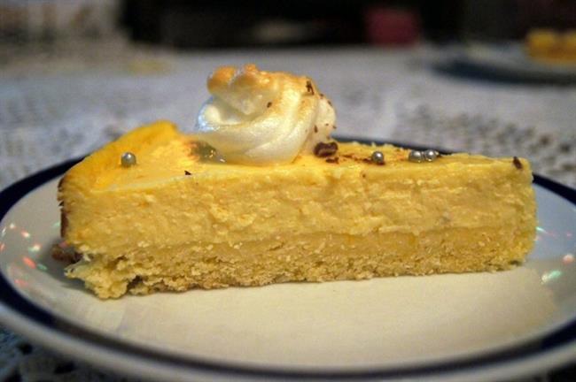 Cheesecake ali sirova torta je sladica, ki se ji lahko le redkokdo upre. (Foto: Oblizniprste.si)