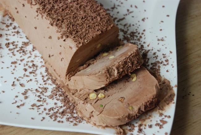 Semifreddo s čokolado in pistacijo (foto: OblizniPrste.si)