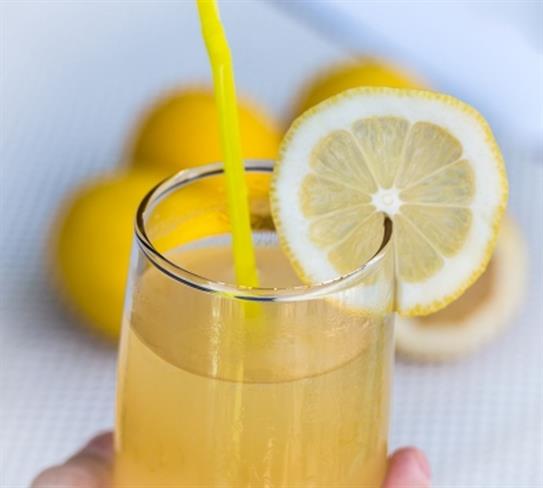 Napitek iz limone in ingverja kuri odvečne maščobe. (foto: FreeDigitalPhotos. net)