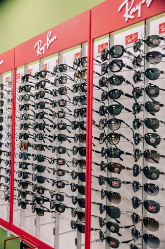 Izbira očal je v Optiki Aleksandra zares velika. (foto: Optika Aleksandra)