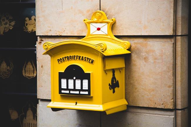 Poštni nabiralnik brez pisma. (foto: pexels.com)