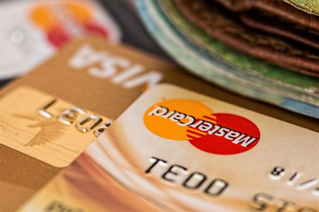 Pri enkratnem plačilu z brezstičnimi karticami Maestro, Mastercard in Visa vnos številke PIN odslej ni več potreben za zneske do 25 evrov. (foto: pexels.com)