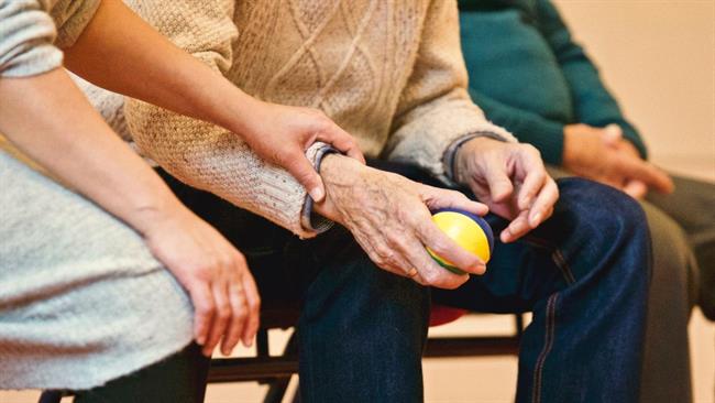 Prostovoljci programa Starejši za starejše so posebni ljudje, ki jim ni žal za čas, znanje in dobroto, ki jo poklanjajo tistim, ki  potrebujejo pomoč in razumevanje, zato si zaslužijo vse priznanje in spoštovanje. (foto: pexels.com)