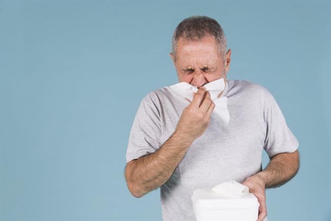 Pri starejših lahko pri gripi pride do zapletov. (foto: freepik.com)