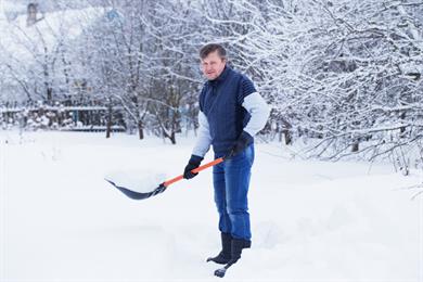 Preprečite poškodbe med kidanjem snega! Preverite napotke za varno in hitro kidanje