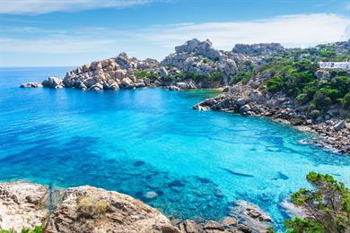 Kam letos na dopust? Obiščite raj na Zemlji: Sardinijo!