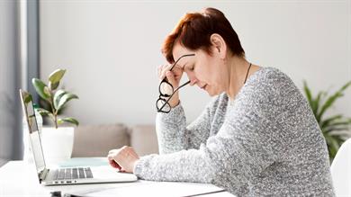 Ali veste: Zakaj je migrena povezana s slabostjo?