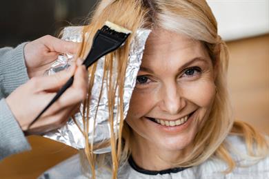Ali barvanje las povzroča raka?