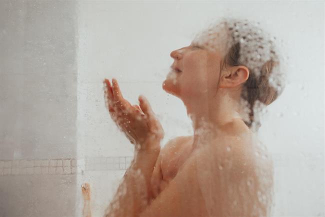 Kaj se zgodi, če se prhate 90 minut pred spanjem?