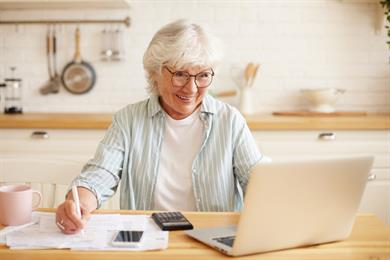 Kaj prinašajo novosti pokojninskega in invalidskega zavarovanja vdovam in vdovcem?