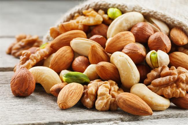 Kaj se zgodi, če vsak dan pojeste pest oreščkov
