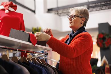 Skriti vpliv naših oblačil: kako naše modne izbire oblikujejo svet okoli nas