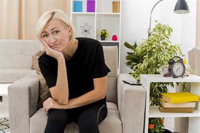 Zakaj se po nekaterih druženjih počutite izčrpani – in kako to spremeniti