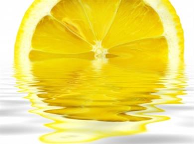 Zakaj je pitje vode z limono zdravilno?