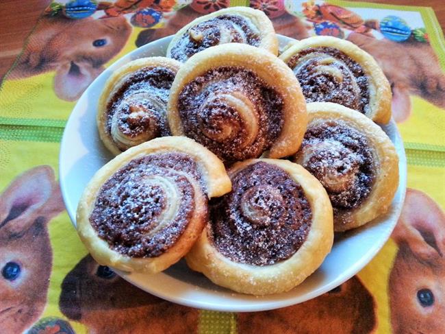 KUHALNICA: Enostavni čokoladno orehovi polžki