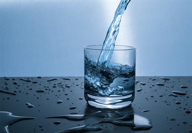 Dobro je vedeti: Ali res pijemo čisto in kvalitetno vodo?