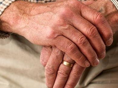 Nasveti: Kako pomagati svojcem oseb z demenco?