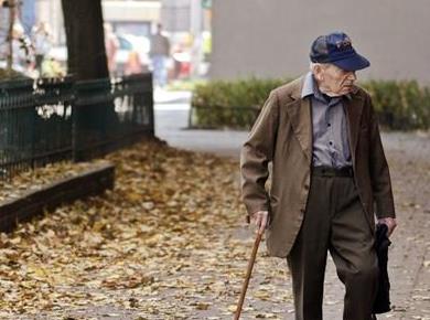 14 tisoč podpisanih želi vrnitev neizplačanega dela pokojnin